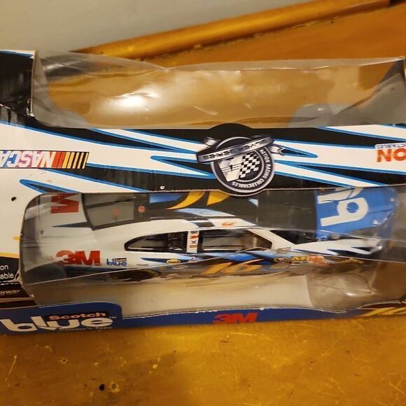 Sherwin Williams Greg Biffle 2010 Ford Fusion Limited Edition 1:24 Die-cast  , N - Picture 3 of 4